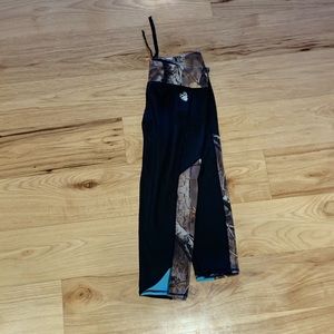 VGUC Women’s camo capri